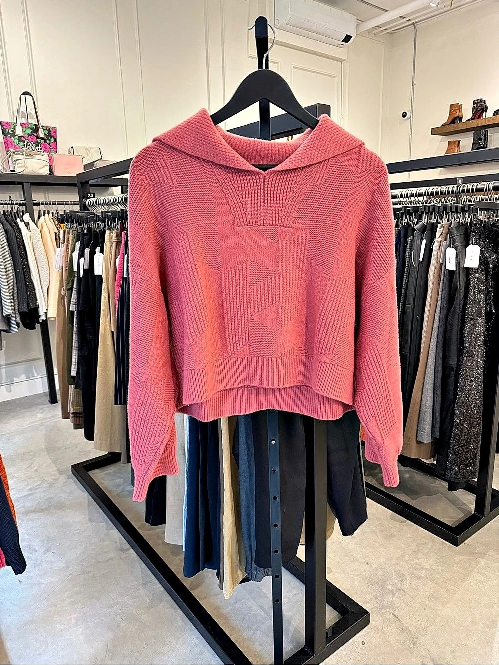 Hermes H logo Textured Knit Sweater in Pink Like New